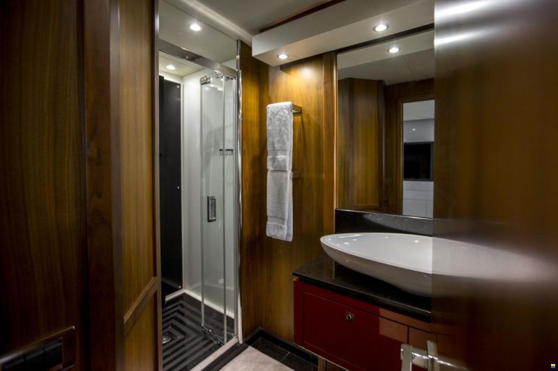 Sunseeker Predator 84