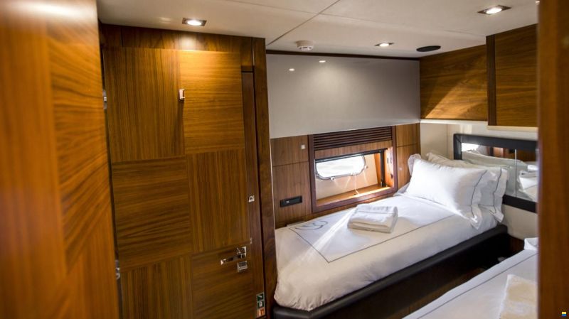 Sunseeker Predator 84