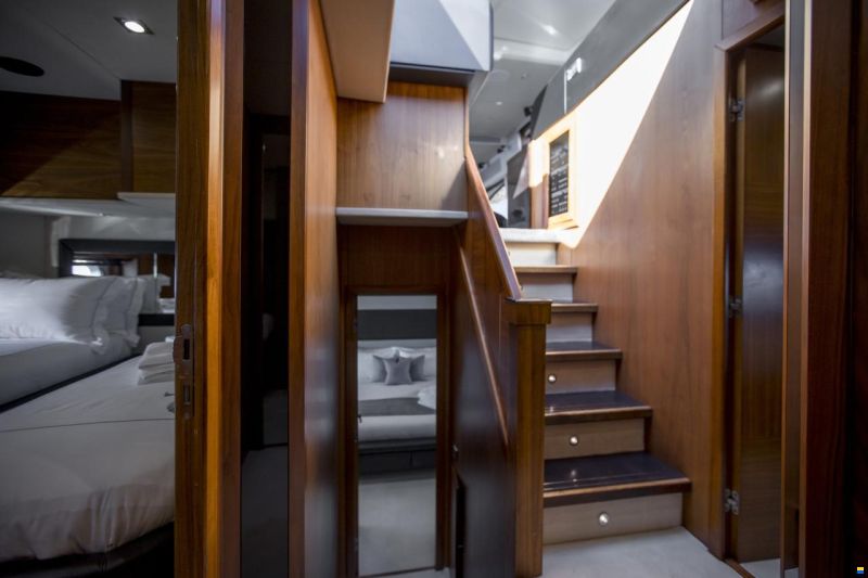 Sunseeker Predator 84