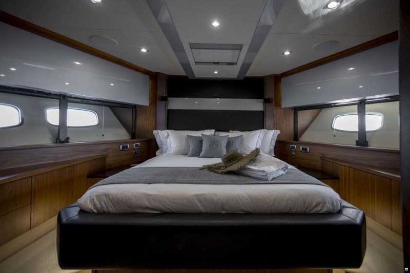 Sunseeker Predator 84