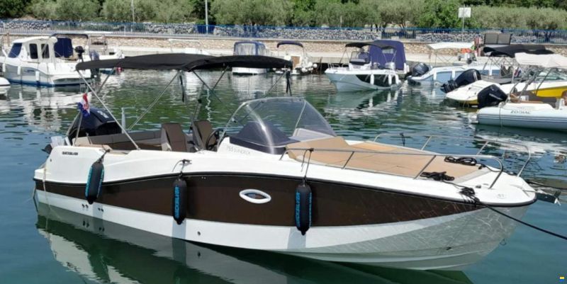 Quicksilver Activ 755 Sundeck