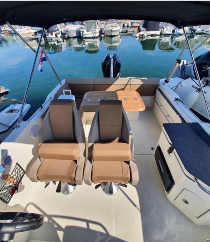Quicksilver Activ 755 Sundeck