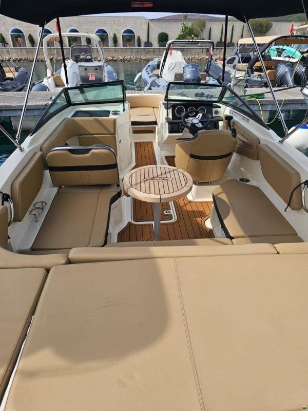 Sea Ray 210 SPX