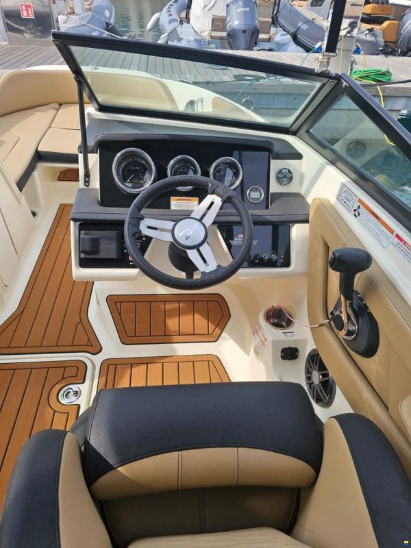 Sea Ray 210 SPX