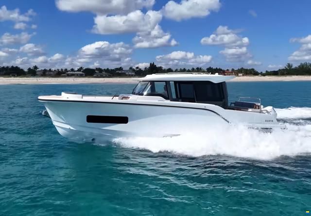 Aiata Wayfinder 38 Cabin