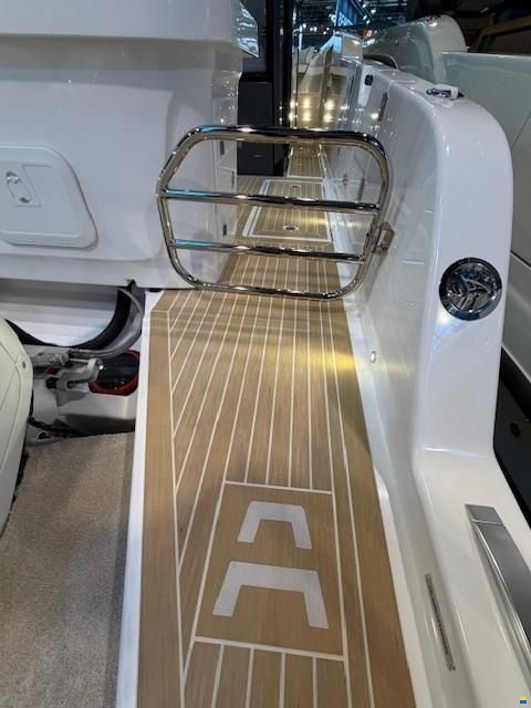 Aiata Wayfinder 38 Cabin