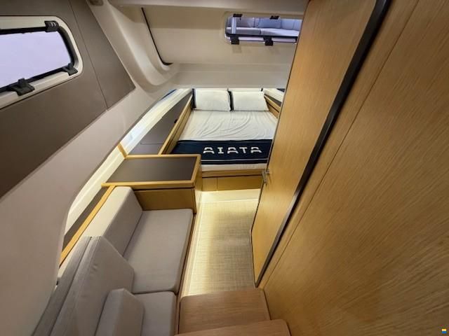 Aiata Wayfinder 38 Cabin