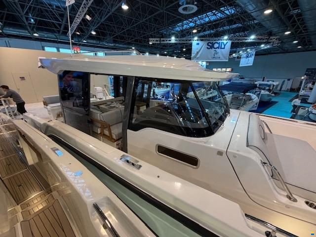 Aiata Wayfinder 38 Cabin