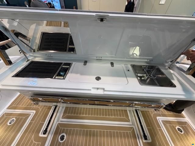 Aiata Wayfinder 38 Cabin