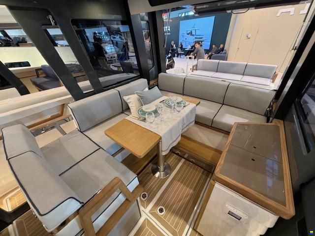 Aiata Wayfinder 38 Cabin