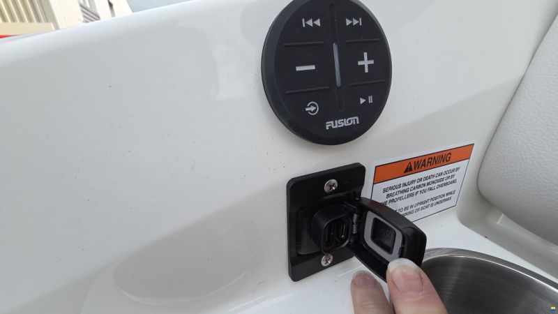 Sea Ray SDX 250 Surf Europe