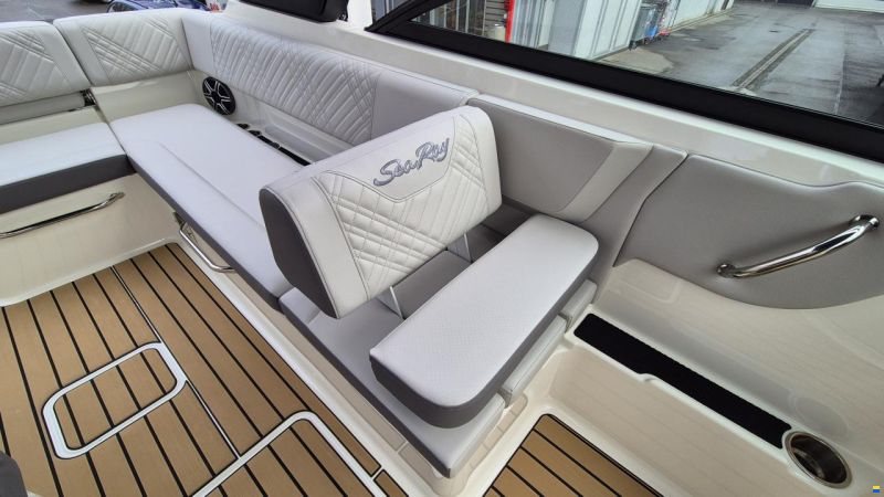Sea Ray SDX 270 Surf Europe
