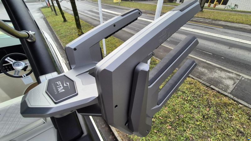 Sea Ray SDX 270 Surf Europe