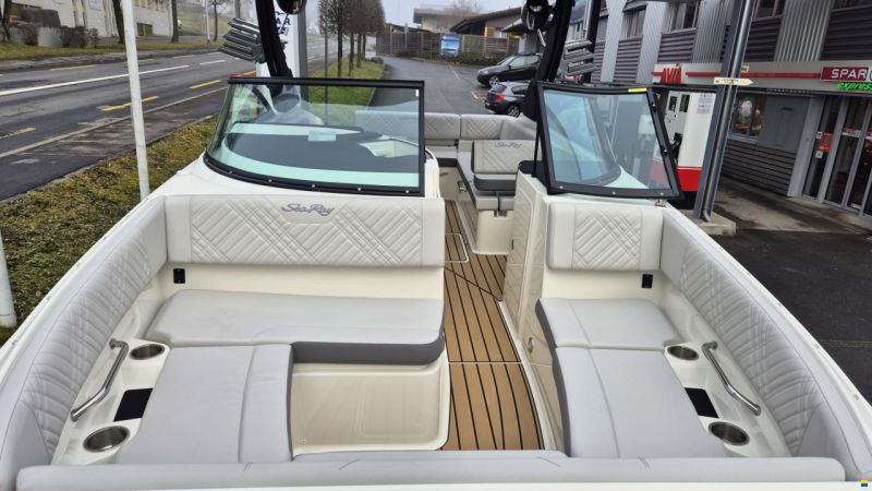 Sea Ray SDX 270 Surf Europe