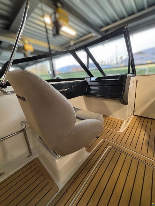 Quicksilver 555 Bowrider