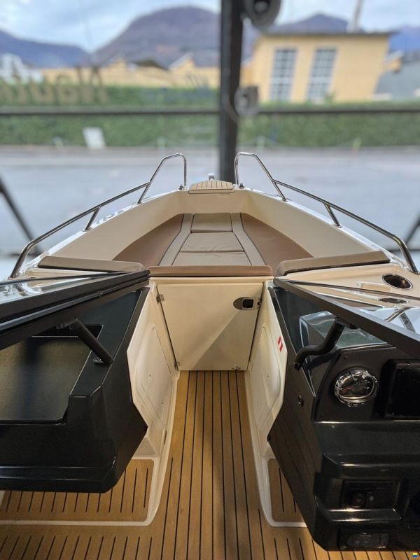 Quicksilver 555 Bowrider