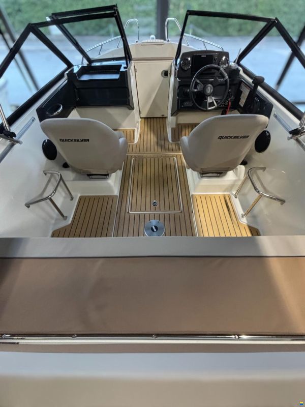 Quicksilver 555 Bowrider