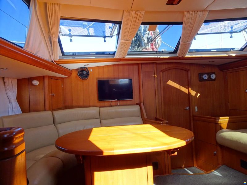 Oyster 485 Deck Saloon