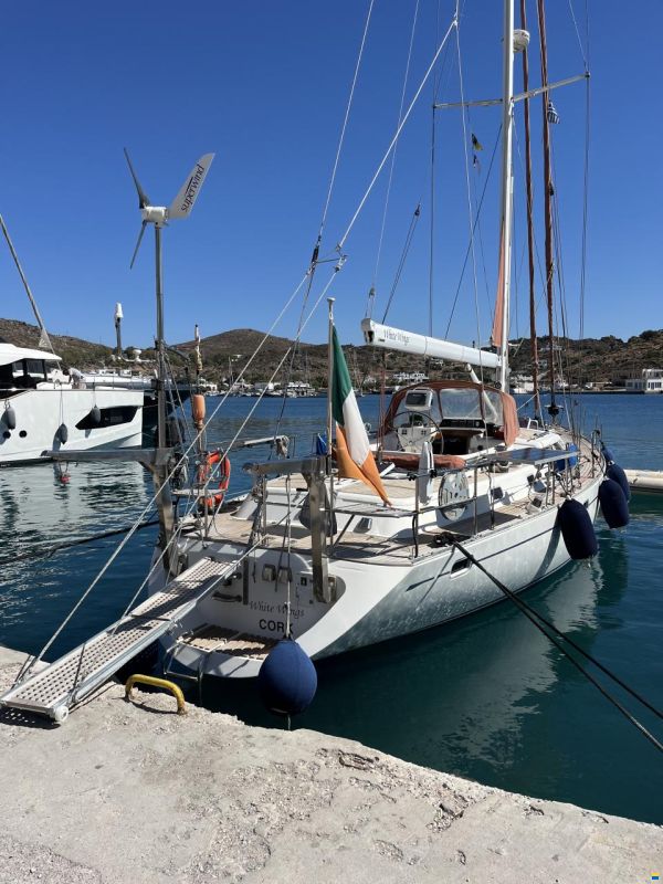 Oyster 485 Deck Saloon