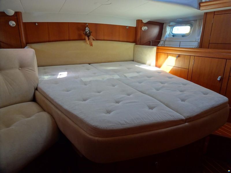 Oyster 485 Deck Saloon