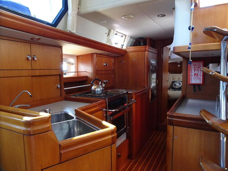 Oyster 485 Deck Saloon