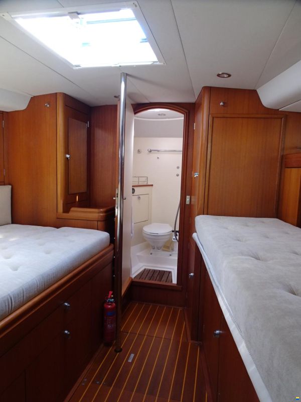 Oyster 485 Deck Saloon