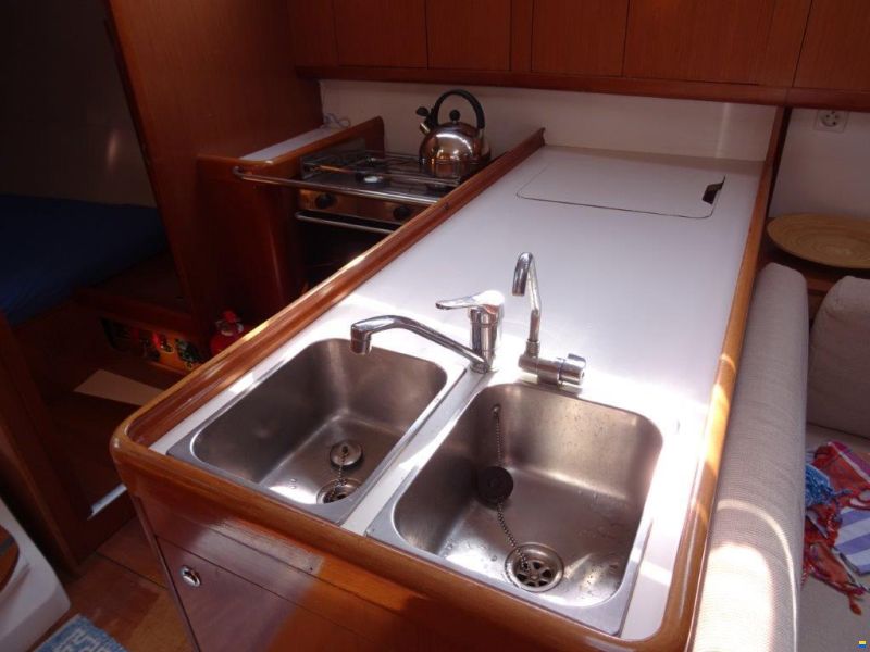 Beneteau Oceanis 37