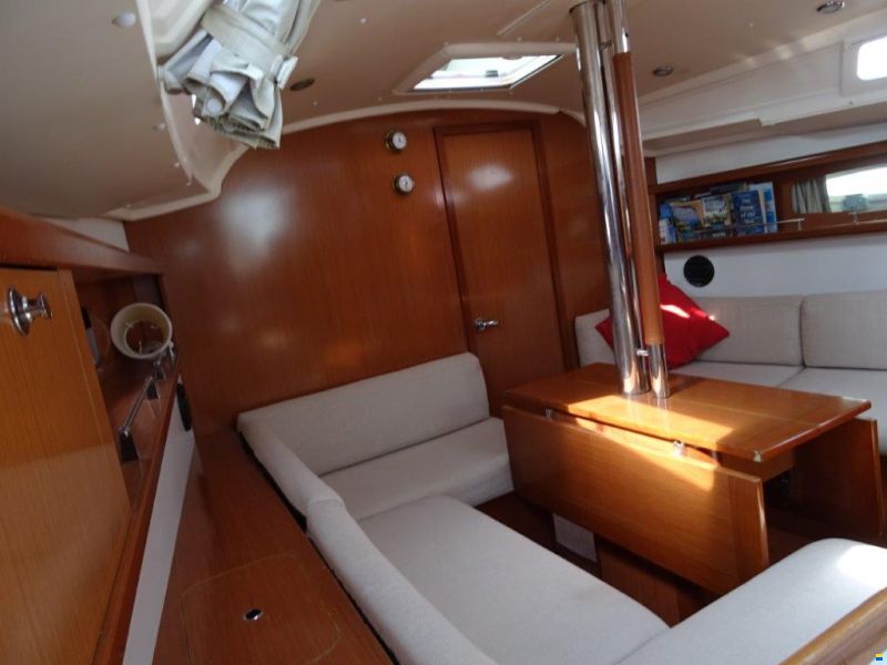 Beneteau Oceanis 37
