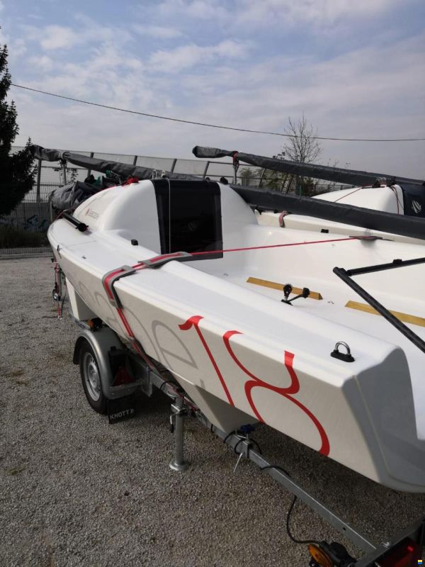 Seascape 18 / First 18 SE