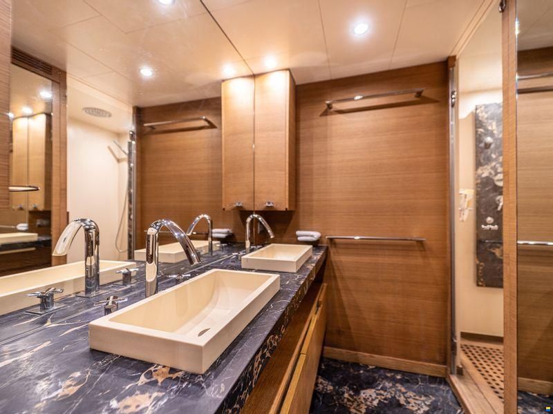 Azimut L98