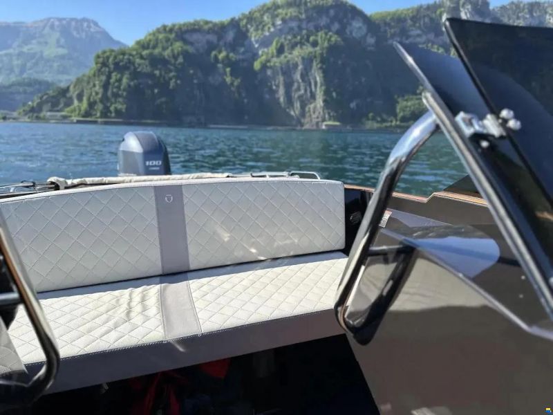 VTS Boats Flying Shark 5.7 Black Capri