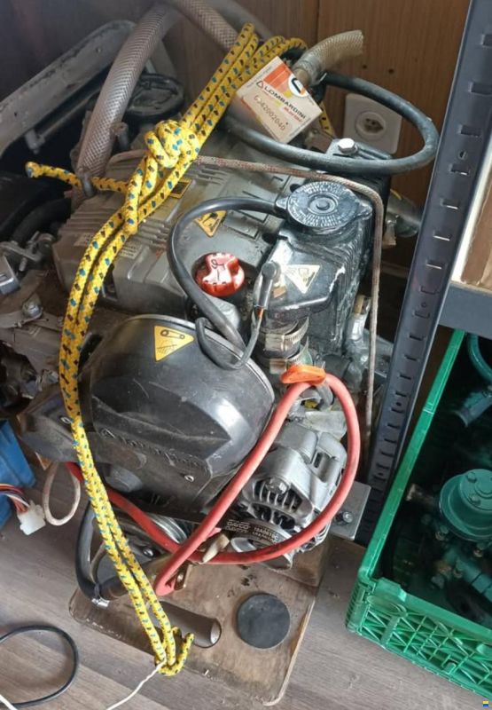 Plusieurs Moteurs inboard et hors-bord