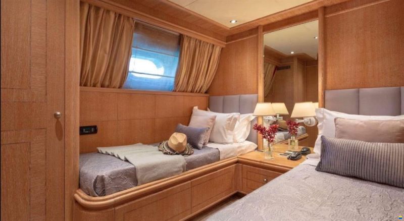 Admiral Boats 90
