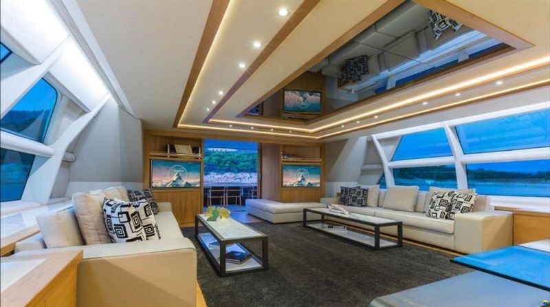 Devonport Yachts 42m.