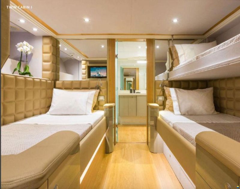 Devonport Yachts 42m.