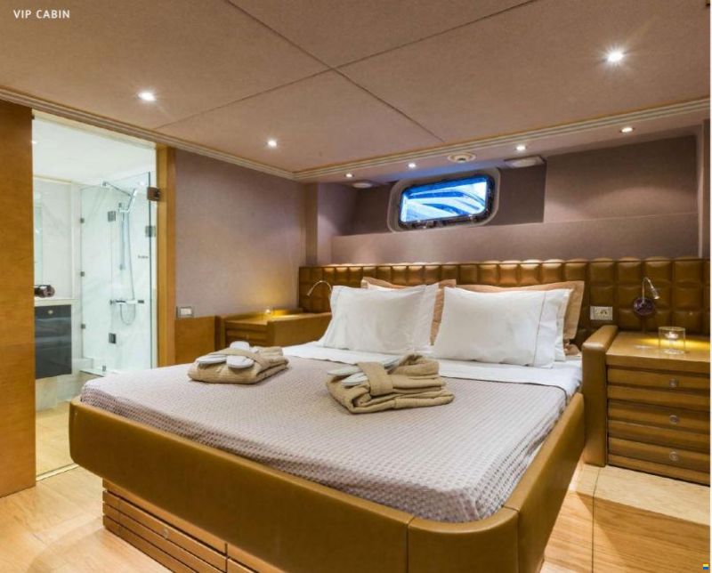 Devonport Yachts 42m.