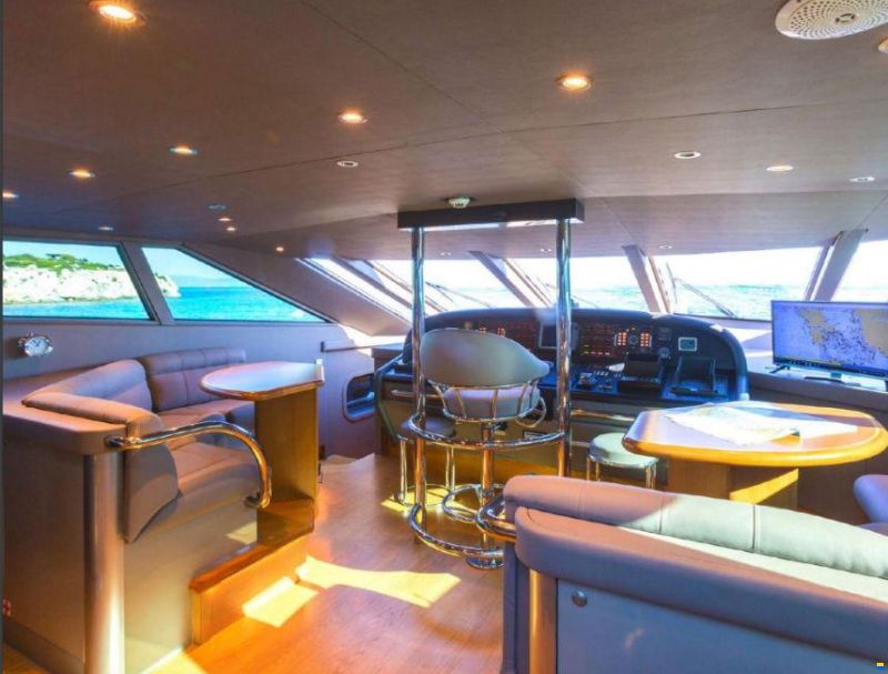 Devonport Yachts 42m.