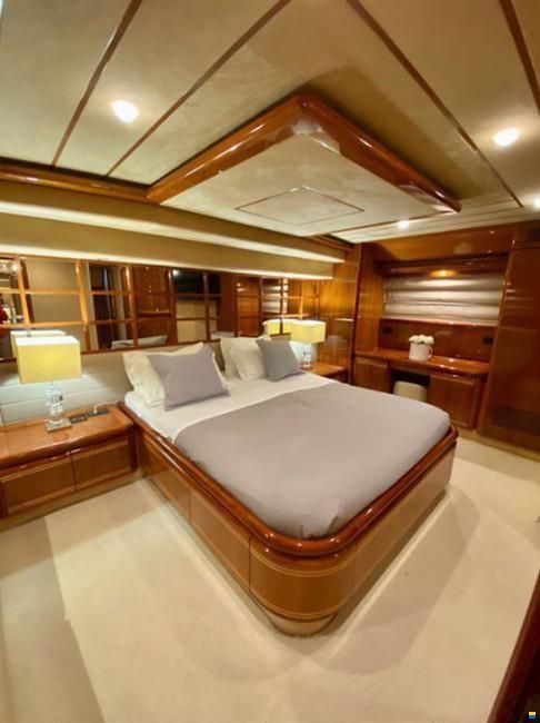 Ferretti 80