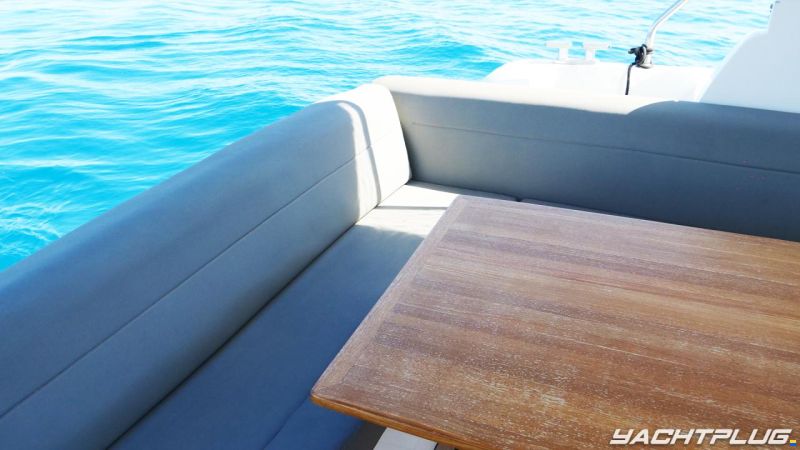 Sealine S330