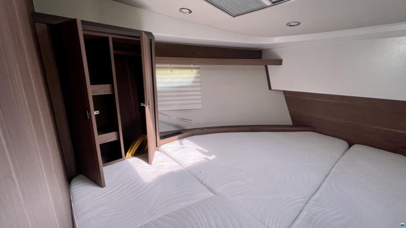 Sealine S330