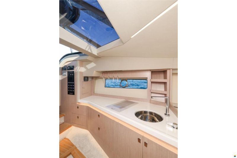 Focus Motor Yacht Forza 37