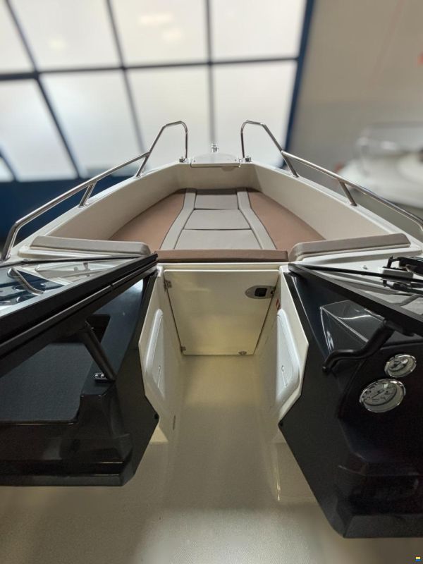 Quicksilver 555 Bowrider