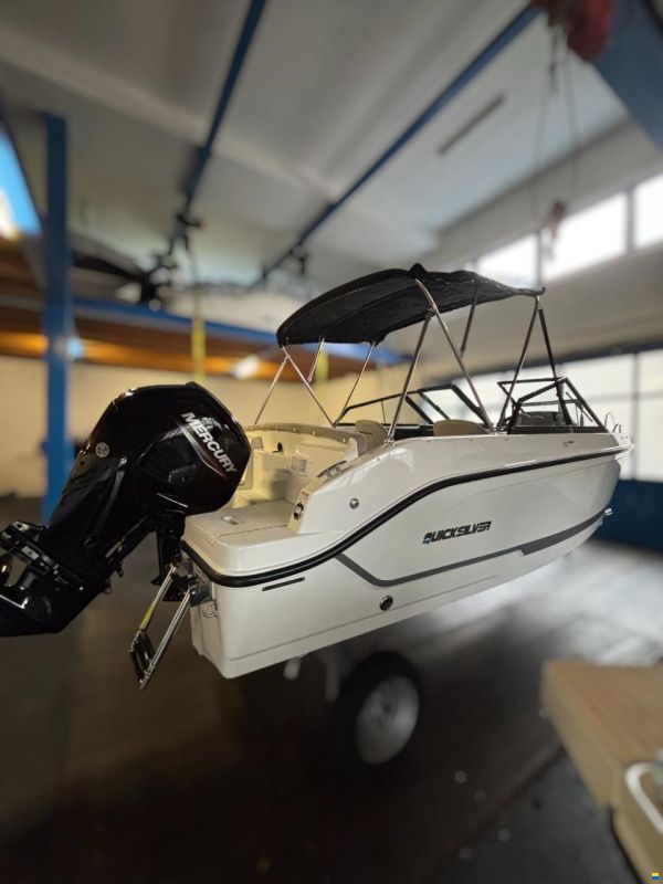 Quicksilver 555 Bowrider