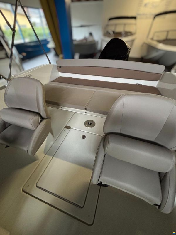 Quicksilver 555 Bowrider