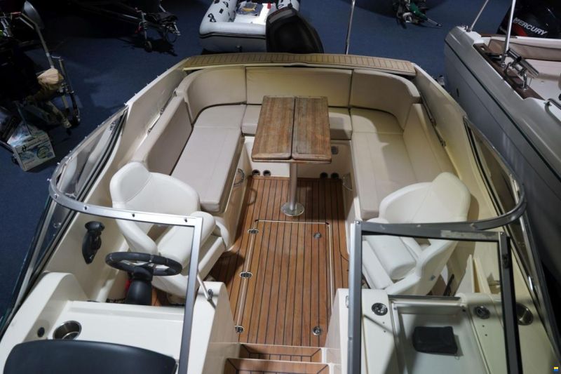 Quicksilver ACTIVE 645 CABIN