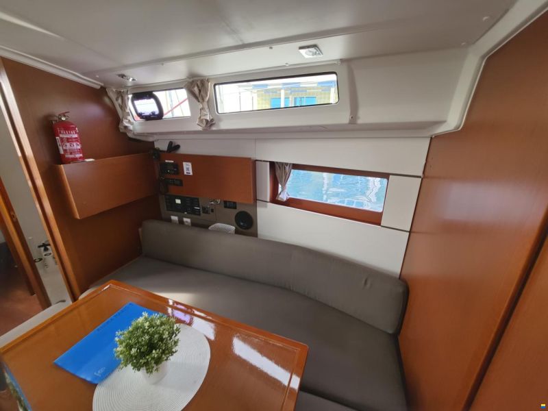 Beneteau OCEANIS 38.1