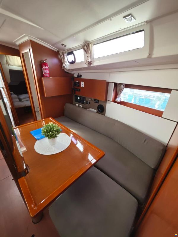 Beneteau OCEANIS 38.1