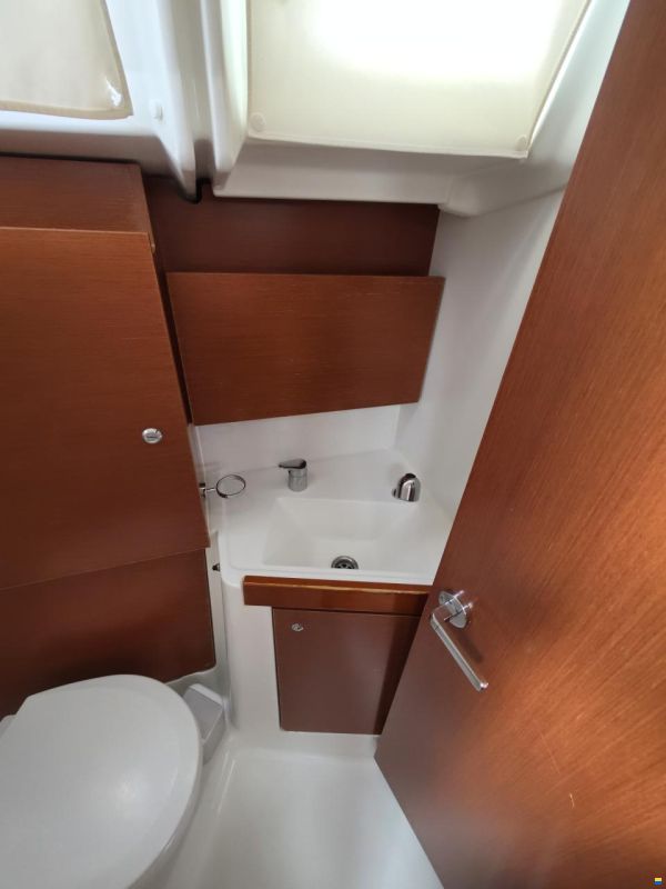Beneteau OCEANIS 38.1