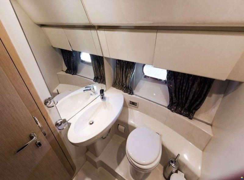 Ferretti 460