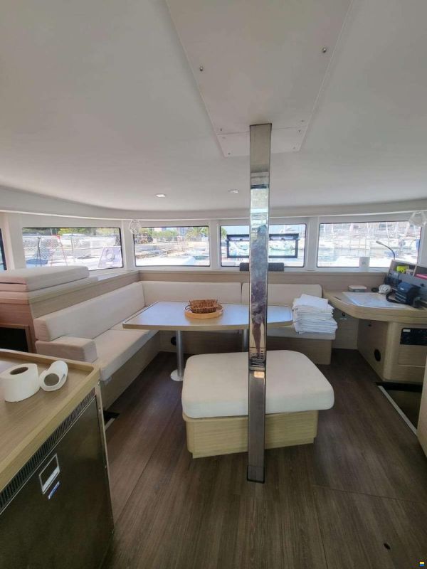Lagoon 42